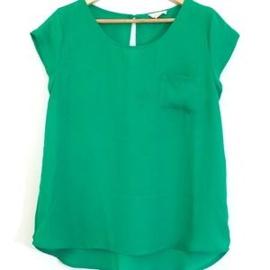 Hi-lo blouse with cap sleeve and pocket detail